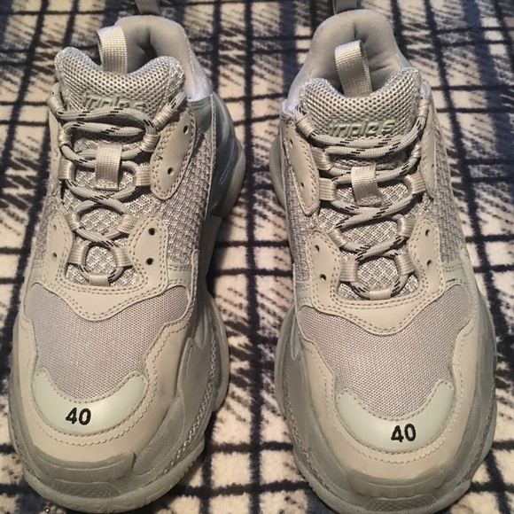 balenciaga triple s stock x